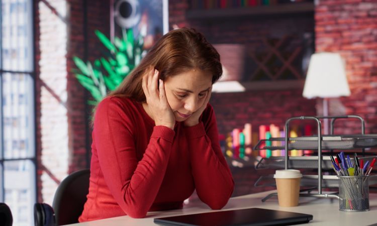 5 Cara Mengatasi Burnout dengan Efektif dan Tepat di Lingkungan Kerja, Salah Satunya Tidur yang Cukup